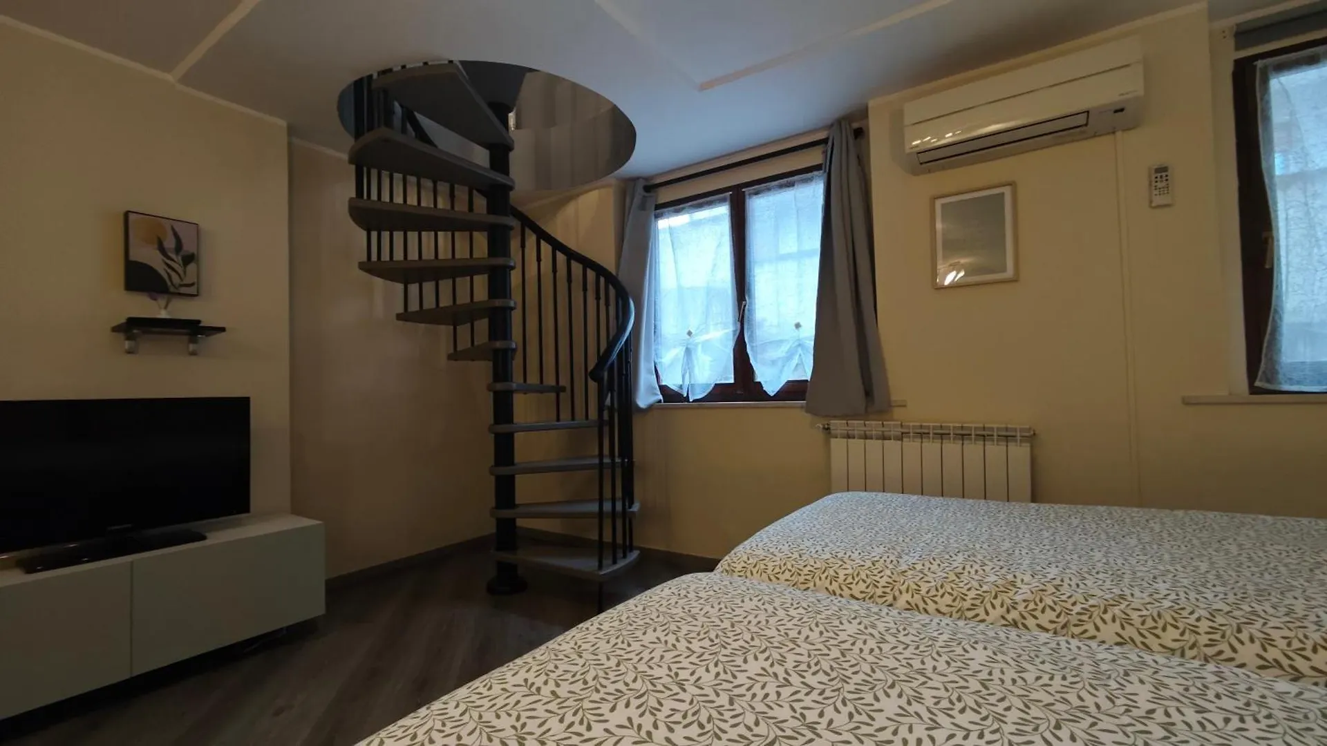 Appartamento Aleph With Private Parking, Next Train Station Como
