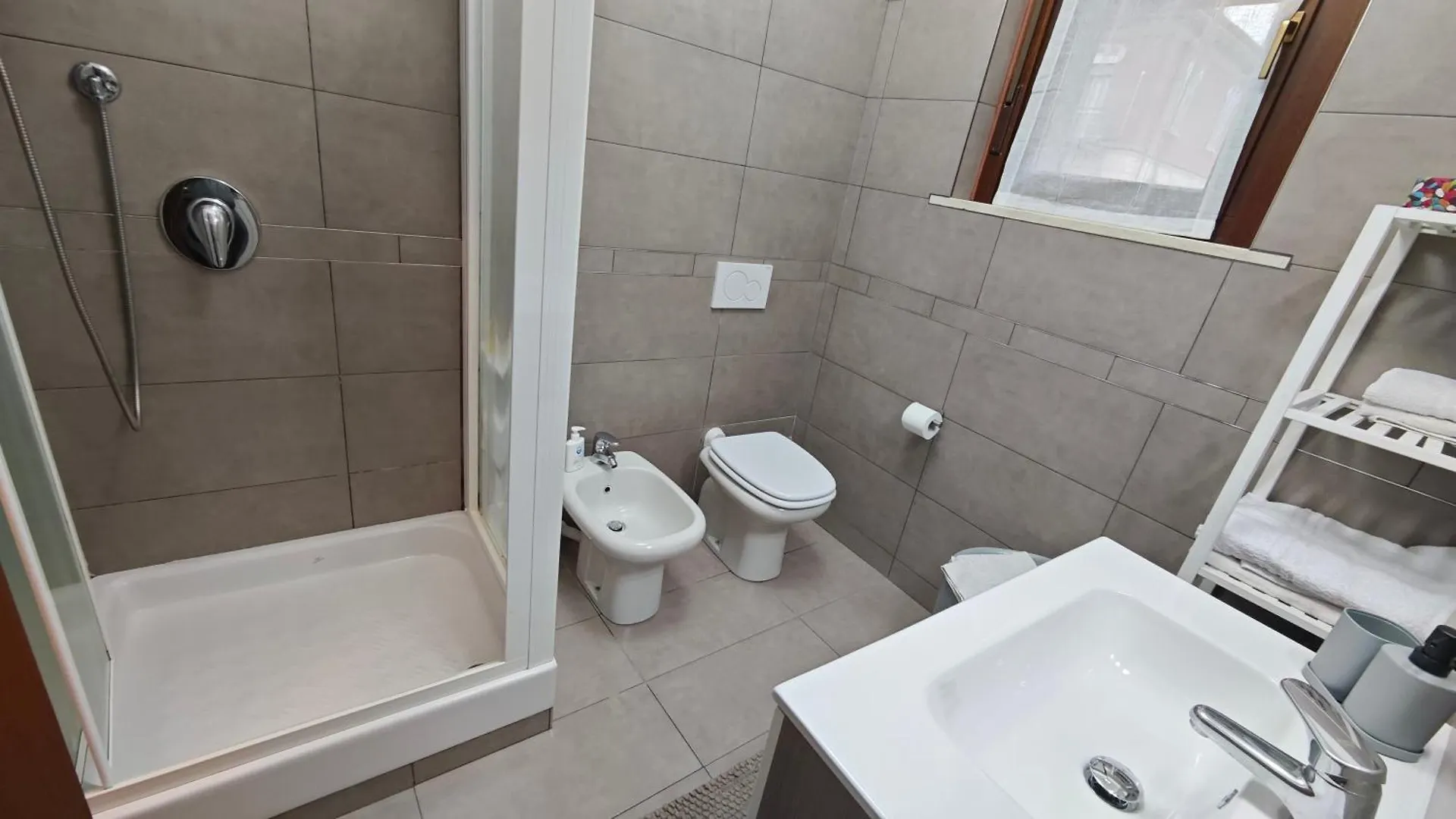 Appartamento Aleph With Private Parking, Next Train Station Como