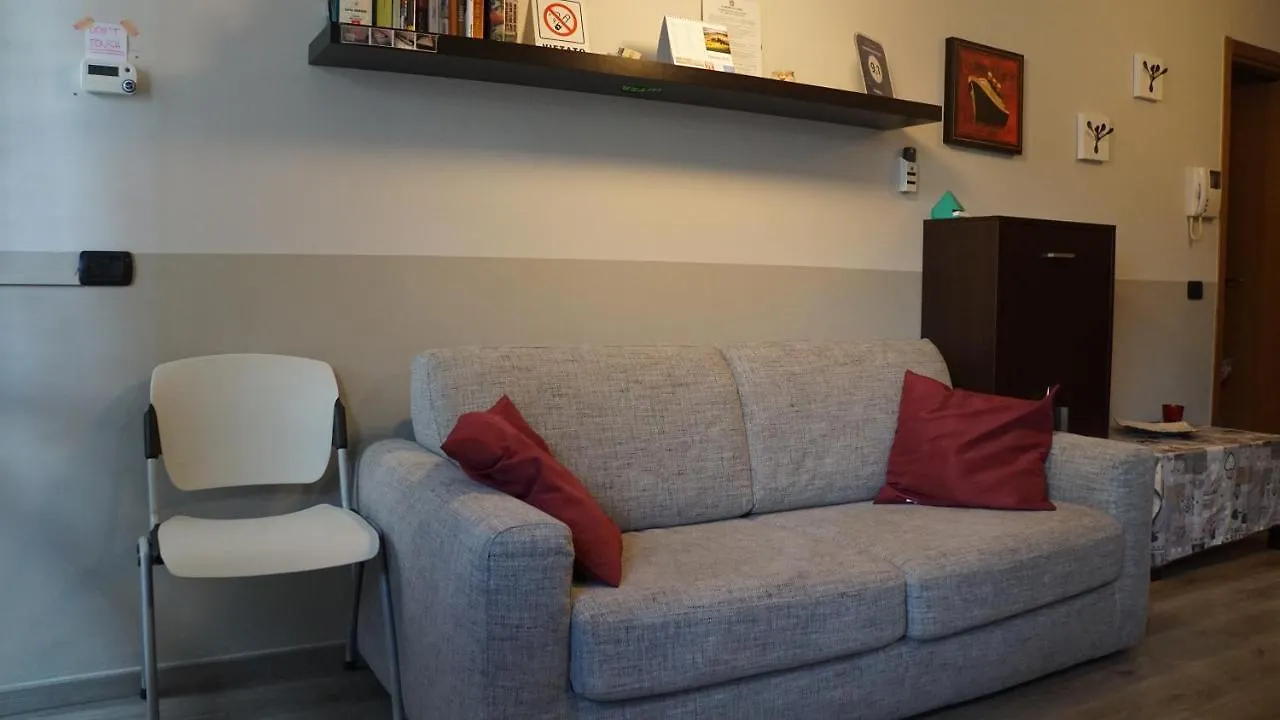 Appartamento Aleph With Private Parking, Next Train Station Como Apartment